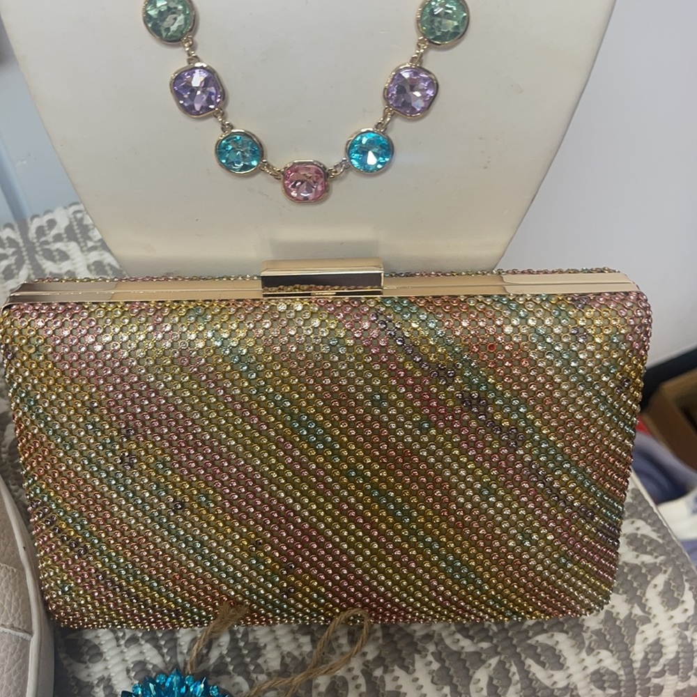 ❤️🌸🎉🩷 COLOR FILLED CLUTCH - Picture 6 of 7